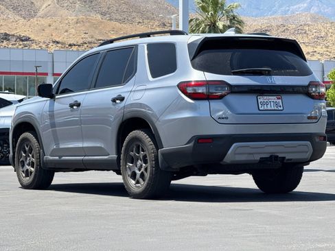 Used 2025 Honda Pilot TrailSport image 6