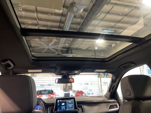 Used 2022 Chevrolet Tahoe LT w/ LT Signature Plus Package image 16