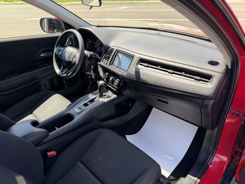 Used 2018 Honda HR-V LX image 19