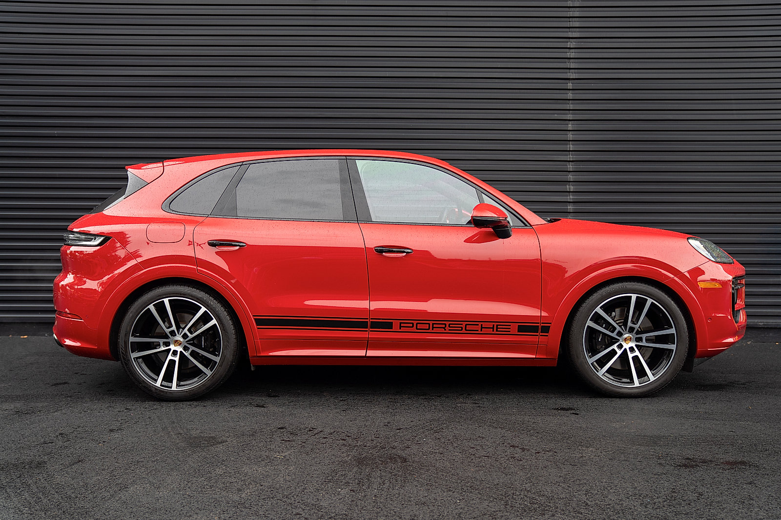 Certified 2025 Porsche Cayenne GTS AWD/4WD image 31
