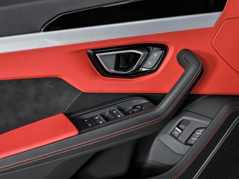 Used 2020 Lamborghini Urus image 18