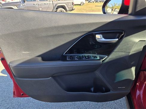 Used 2022 Kia Niro EX image 20