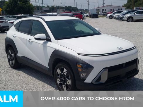 Used 2025 Hyundai Kona SEL FWD image 2