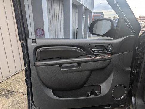 Used 2010 GMC Yukon XL Denali image 9