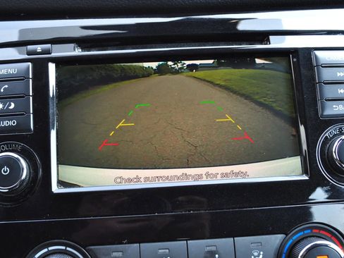 Used 2021 Nissan Rogue Sport S image 18