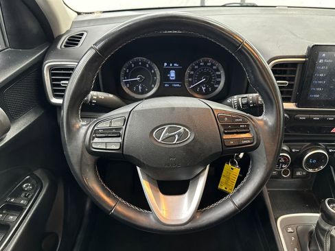 Used 2022 Hyundai Venue SEL FWD image 19