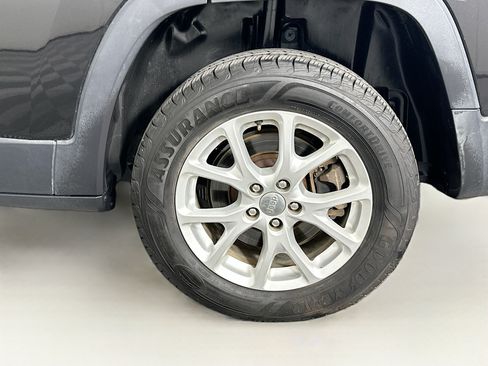 Used 2014 Jeep Cherokee Latitude w/ Cold Weather Group FWD image 11
