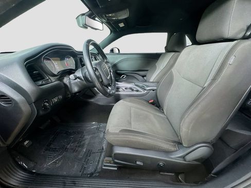 Used 2016 Dodge Challenger SXT RWD image 20