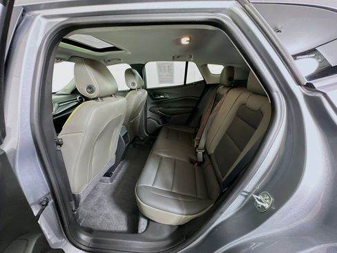 Used 2024 Chevrolet Trax ACTIV w/ Sunroof Package image 27