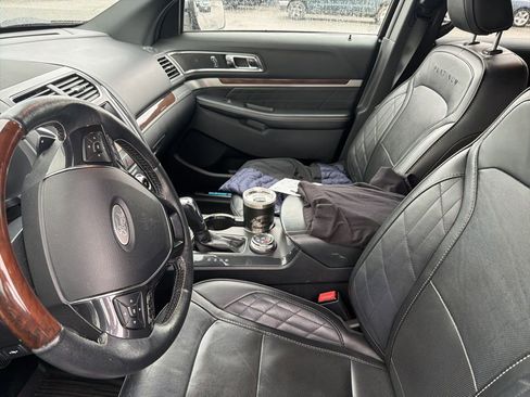 Used 2019 Ford Explorer Platinum image 5