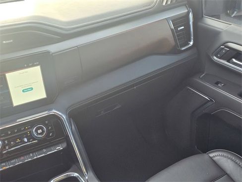 Used 2024 GMC Sierra 3500 Denali w/ Denali Reserve Package image 17