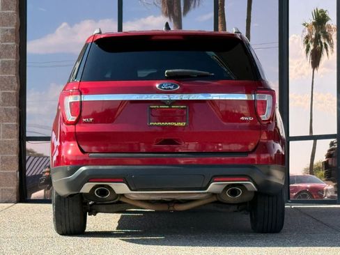 Used 2018 Ford Explorer XLT AWD/4WD image 10