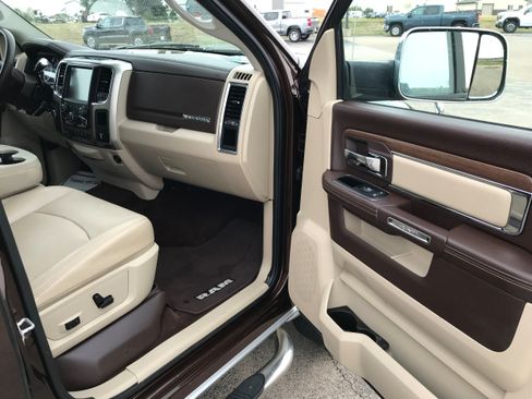 Used 2015 RAM 2500 Laramie AWD/4WD image 18