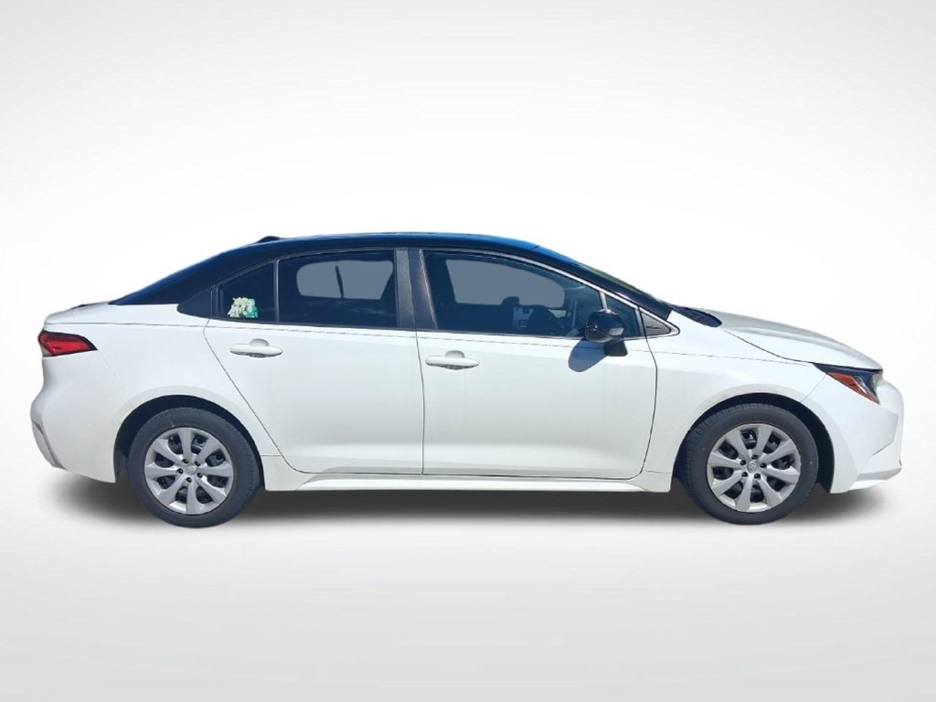 Used 2020 Toyota Corolla LE FWD image 4