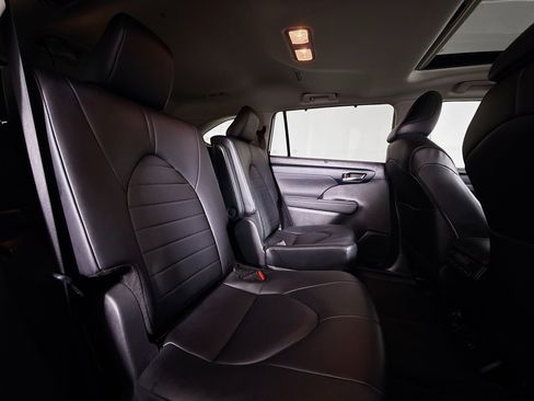 Certified 2024 Toyota Highlander XLE AWD/4WD image 27