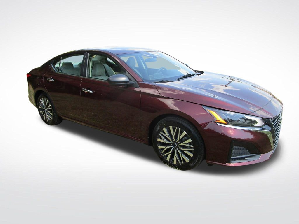 Used 2025 Nissan Altima 2.5 SV FWD image 6