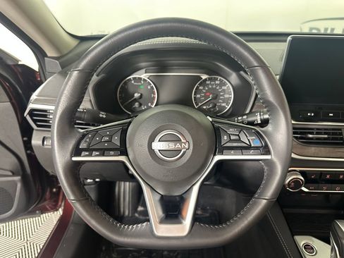 Used 2023 Nissan Altima 2.5 SV w/ SV Premium Package FWD image 24