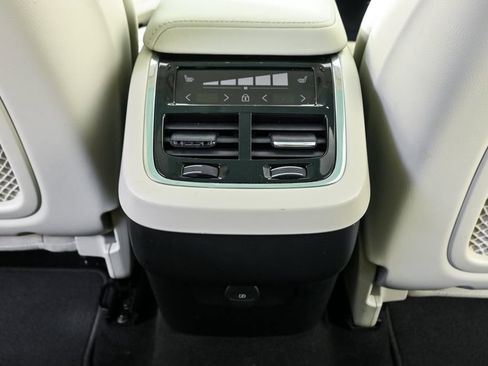 Used 2023 Volvo XC60 B5 Ultimate w/ Climate Package FWD image 22