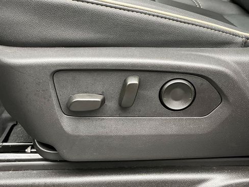 Certified 2025 GMC Yukon XL Elevation w/ LPO, Elevation Black Package AWD/4WD image 12