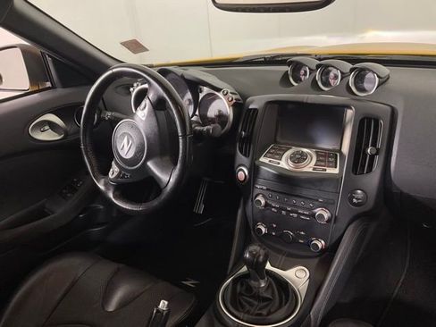 Used 2017 Nissan 370Z Touring image 30