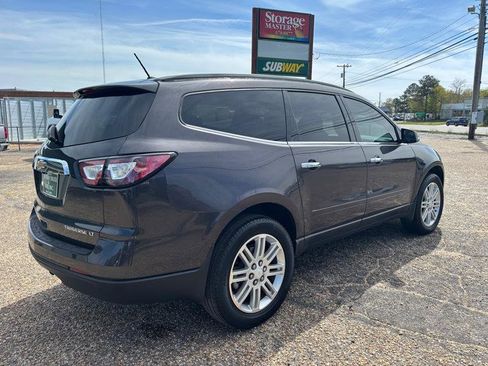 Used 2015 Chevrolet Traverse LT w/ Style and Technology Package image 5