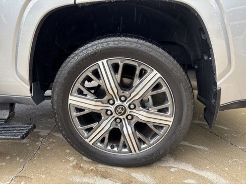Used 2024 Toyota Sequoia Capstone AWD/4WD image 35