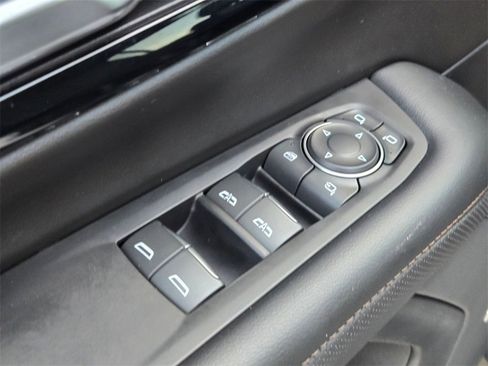 Used 2025 Chevrolet Tahoe High Country image 12