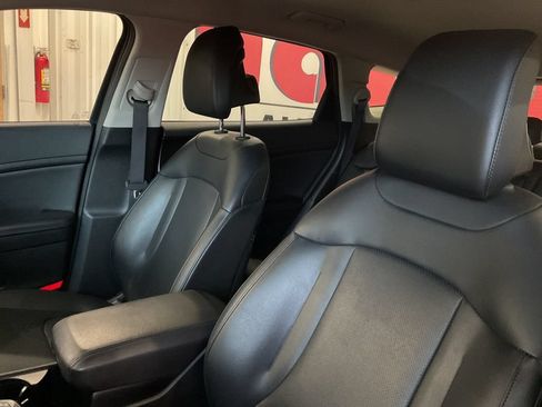 Used 2024 Kia Sportage EX FWD image 15