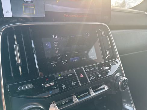 Used 2024 Lexus LX 600 F Sport image 17