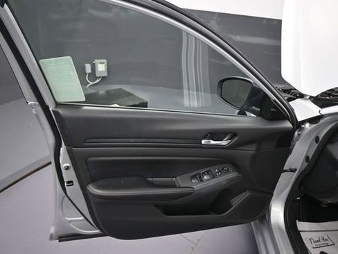 Used 2024 Nissan Altima 2.5 SV FWD image 26