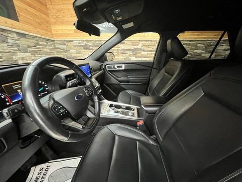 Used 2020 Ford Explorer XLT w/ Equipment Group 202A AWD/4WD image 11