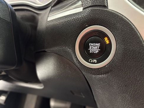 Used 2019 Chrysler 300 Touring w/ Chrome Appearance Package image 25