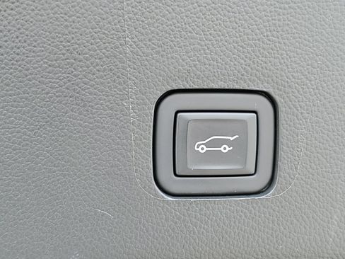 Certified 2023 Chevrolet Traverse LT FWD image 33