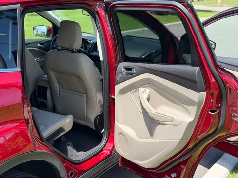 Used 2019 Ford Escape Titanium FWD image 33