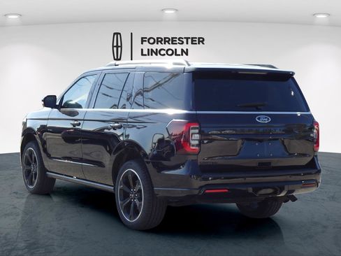 Used 2022 Ford Expedition Limited image 5