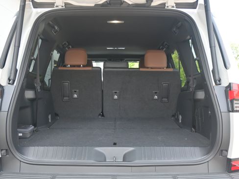 Used 2024 Lexus GX 550 w/ Cold Area Package AWD/4WD image 35