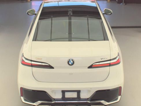 Used 2023 BMW 740i w/ Parking Assistance Package RWD image 4