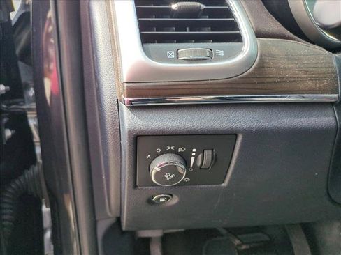 Used 2015 Jeep Grand Cherokee Overland w/ Advanced Technology Group AWD/4WD image 13