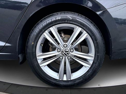 Used 2024 Volkswagen Jetta SE image 32