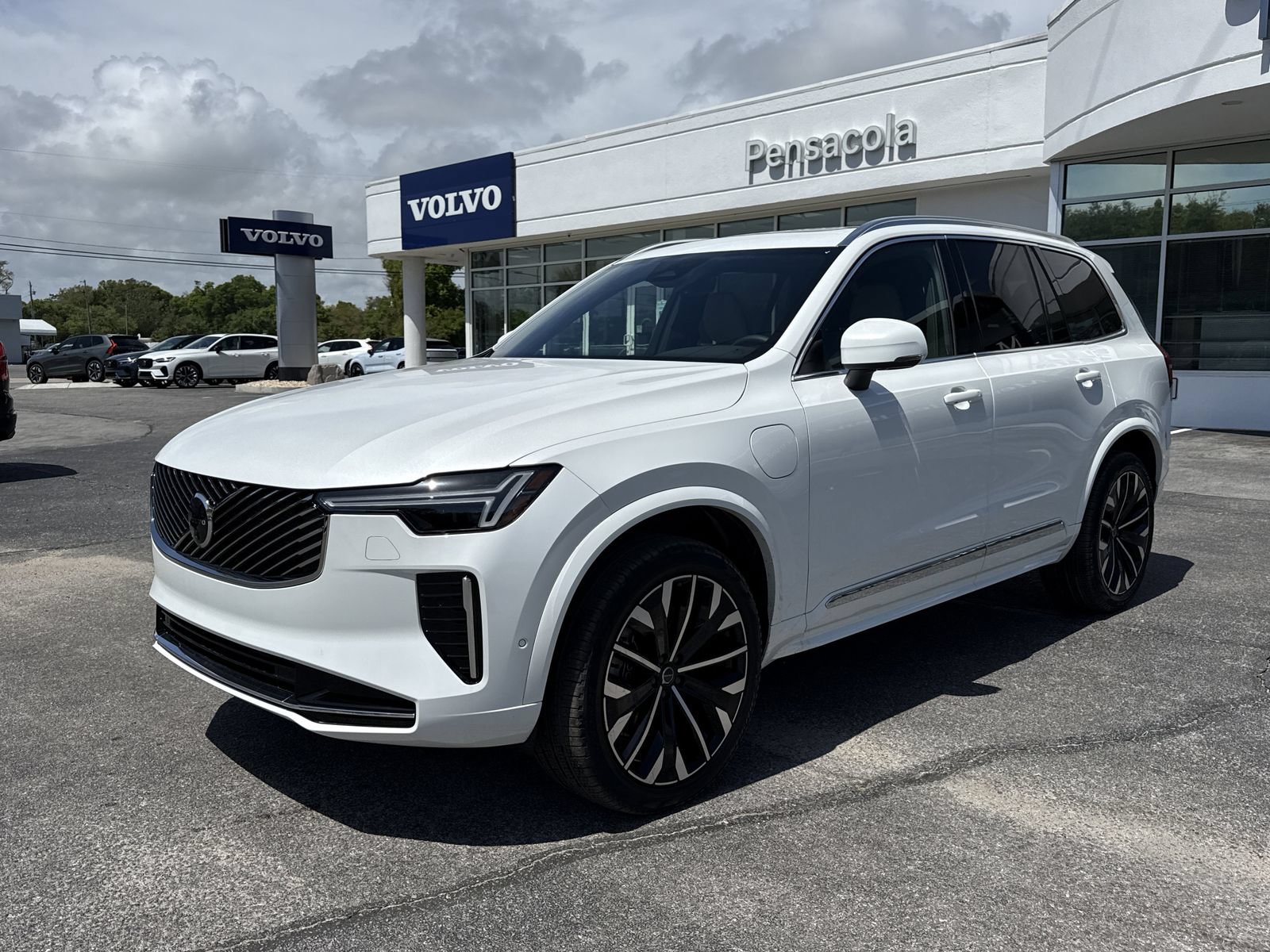 New 2026 Volvo XC90 T8 Plus w/ Protection Package Premier AWD/4WD image 1