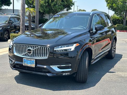 Certified 2025 Volvo XC90 B6 Plus image 8