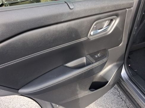 Used 2025 Nissan Rogue SV w/ SV Premium Package FWD image 9