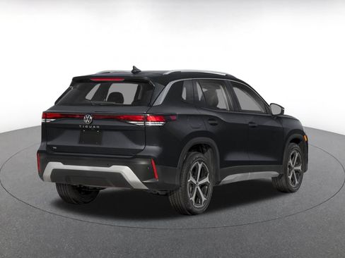 Used 2026 Volkswagen Tiguan SE AWD/4WD image 2