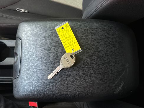 Used 2017 Jeep Wrangler Sport w/ Connectivity Group AWD/4WD image 20
