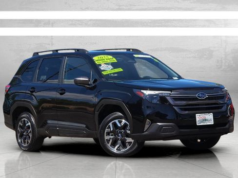 Used 2025 Subaru Forester Premium AWD/4WD image 2