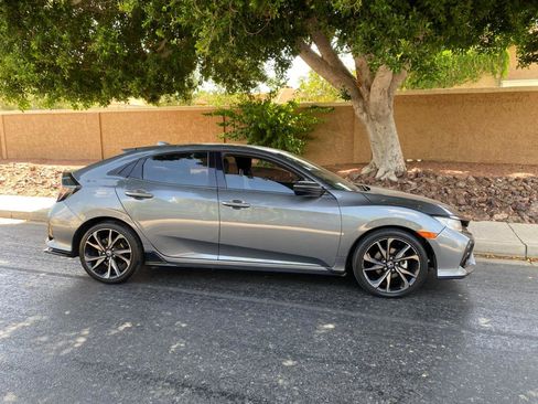 Used 2017 Honda Civic Sport image 2