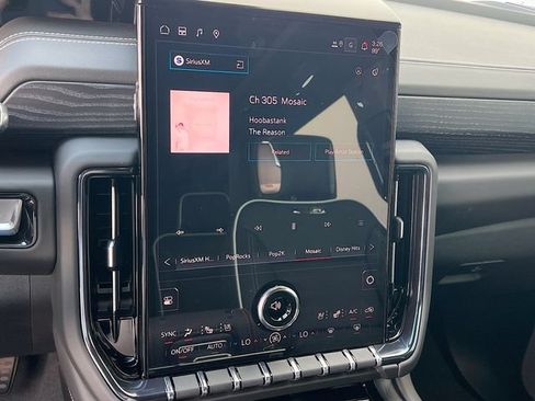 New 2026 GMC Yukon XL AT4 Ultimate AWD/4WD image 10