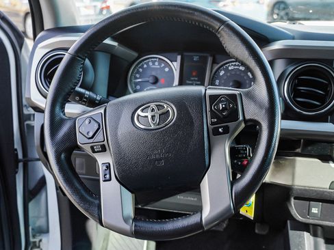 Used 2017 Toyota Tacoma SR5 image 30