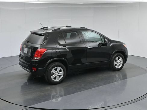 Used 2020 Chevrolet Trax LT w/ LT Convenience Package AWD/4WD image 43