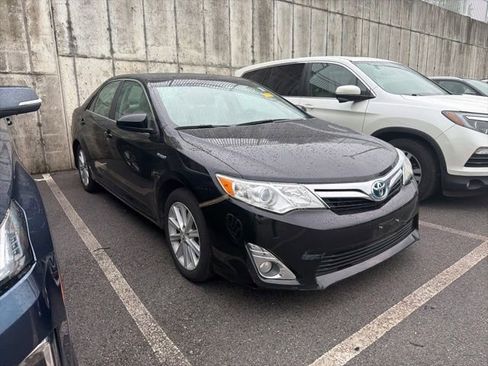 Used 2012 Toyota Camry XLE w/ Leather Pkg FWD image 3